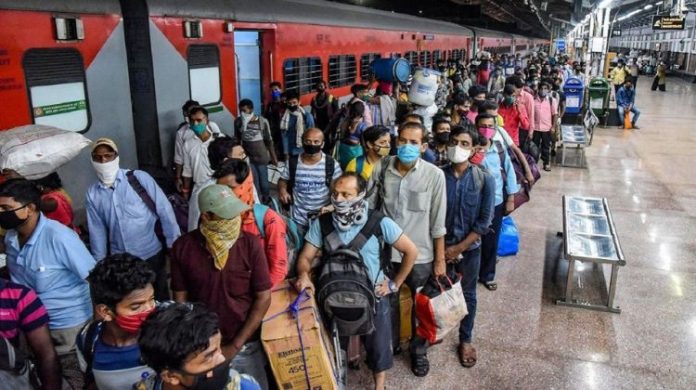 ભારતીય રેલવે ટ્રેનોમાં ભીડ