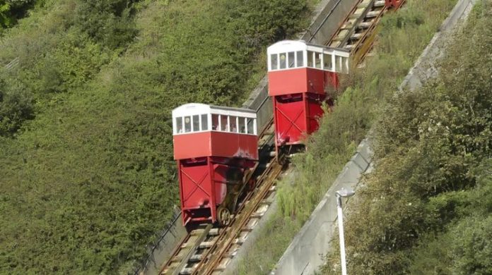 ફયુનિકયુલર ટ્રેન ચોટીલામાં ડુંગર પર