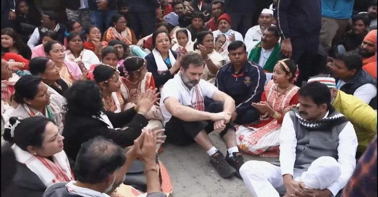 રાહુલ ગાંધીને મંદિરમાં રોક્યા