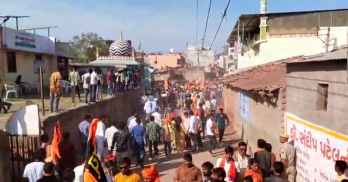 પાદરા ભોજ પથ્થરમારો
