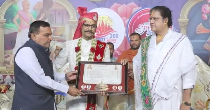 ગોધરામાં કાસેવકોનું સન્માન વૃતાલય વિહારમ સ્વામિનારાયણ મંદિર