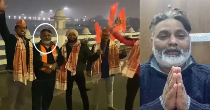 લખનૌમાં ભગવા ધ્વજનું વિતરણ