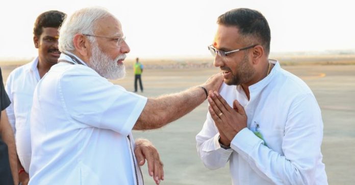 ચેન્નાઈ PM મોદીને મળવા ભાજપ કાર્યકર્તા જુડવા બાળકો