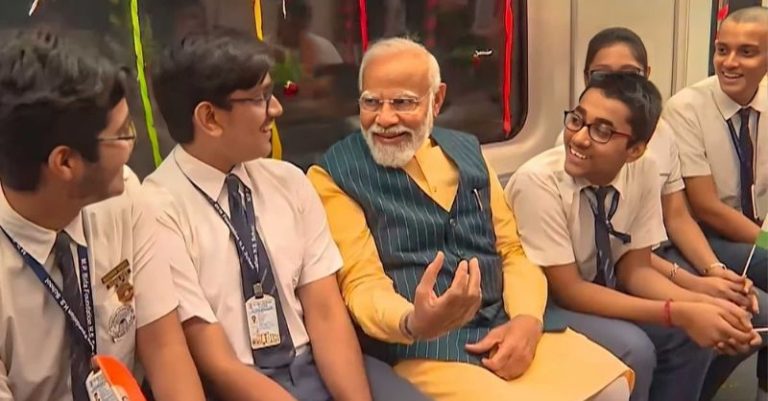 PM મોદી પશ્ચિમ બંગાળના પ્રવાસે અંડર વોટર મેટ્રો ટ્રેન સ્કૂલના બાળકો