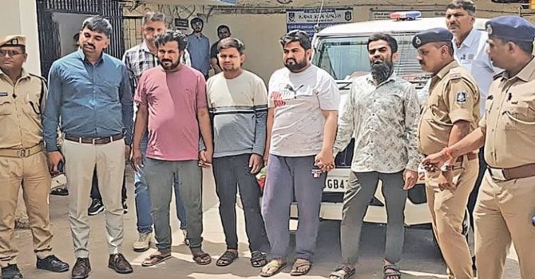 કલોલમાં ગૌવંશની હત્યાને પોલીસે ઝડપી પાડયા