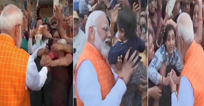 PM મોદી અનોખા અંદાજમાં રાખડી પ્રજ્ઞાચક્ષુ મહિલા બાળકો ઓટોગ્રાફ