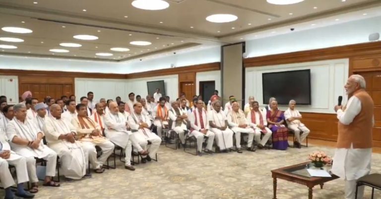 પીએમ મોદીના નિવાસસ્થાને બેઠકમાં
