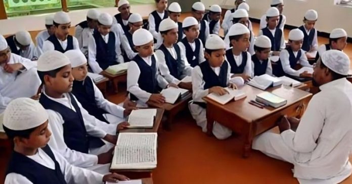 MP મદરેસાઓમાં હિંદુ NCPCRએ સરકારને સમાન શાળાઓમાં