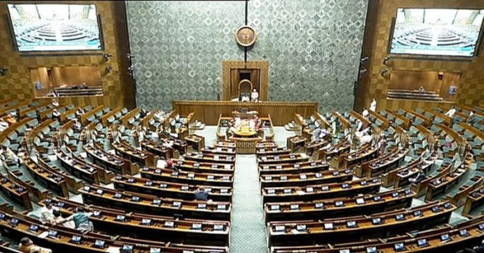 સાંસદોએ શપથવિધિ જયઘોષ