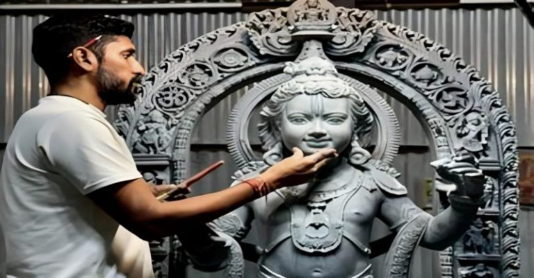 મૂર્તિ અરુણ અમેરિકાએ