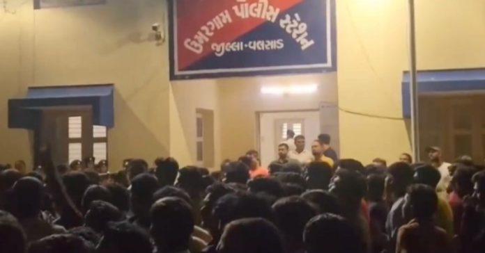 ઉમરગામ બાળકી શારીરિક અડપલાં