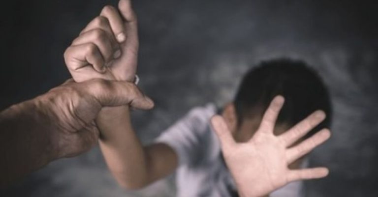 મદરેસામાં મુસ્તકિને બાળક