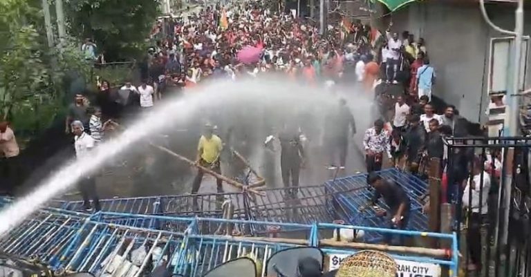 બંગાળ પોલીસ નબન્ના વિદ્યાર્થીઓ