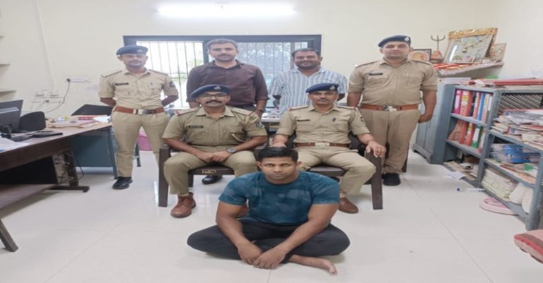 ખોટું આર્મી મેજરનું આઇકાર્ડ