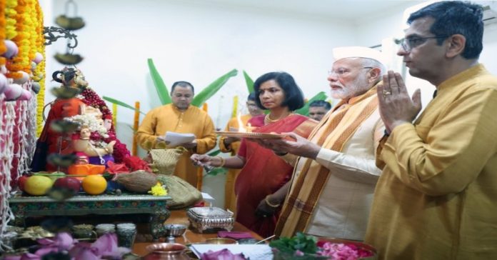 CJI PM મોદી આરતી