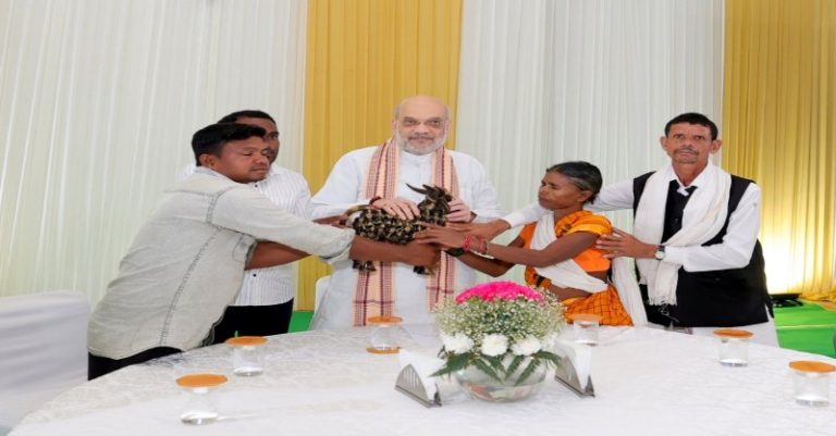 ગૃહમંત્રી નક્સલવાદી પીડિતો