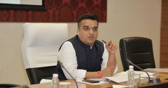 સુરતની ગણપતિની હર્ષ સંઘવીએ