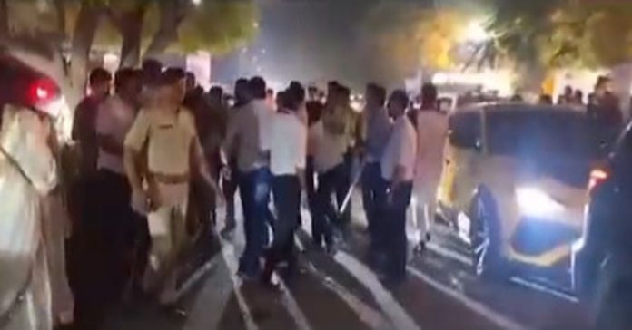 ગાંધીનગરમાં ગરબામાં પોલીસે લાઠીચાર્જ