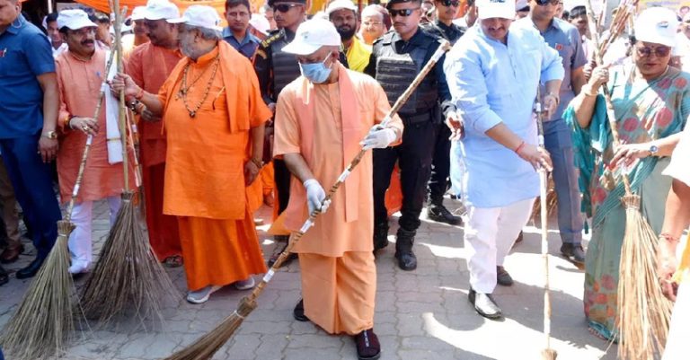 મહાકુંભ CM યોગી સફાઈ