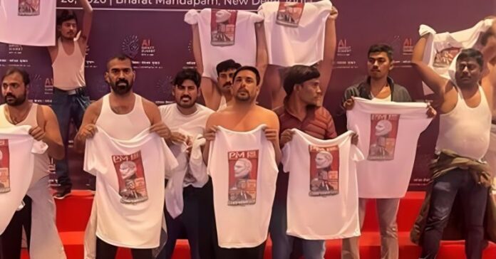 વિરોધ કોંગ્રેસે (અર્ધ)નગ્નતા