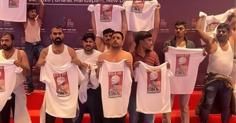 વિરોધ કોંગ્રેસે (અર્ધ)નગ્નતા